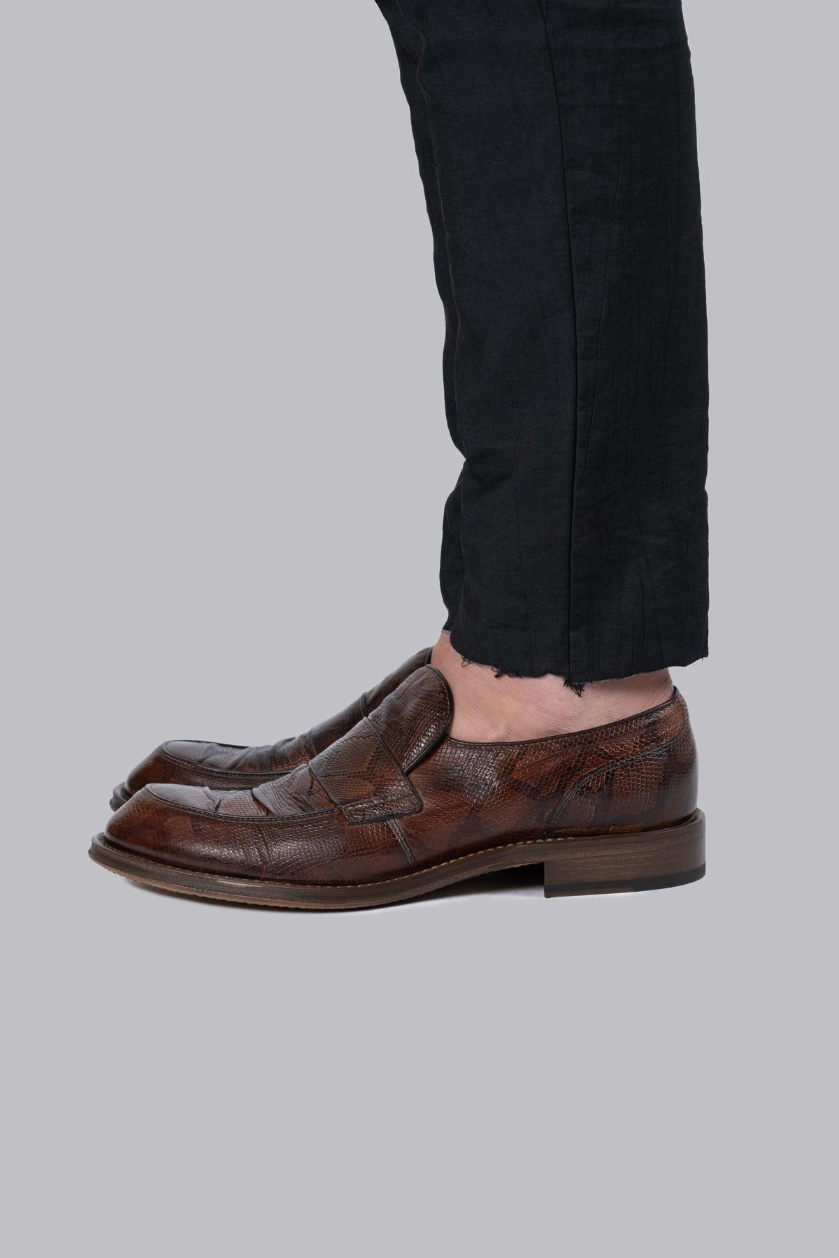 Shoes display picture 2